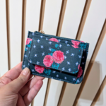Naj Oleari – Portafoglio porta carte con zip e portachiavi, stampa floreale - immagine 5