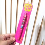 Penna profumata tintaUNITA Juice profumo mela, cartoncino fucsia