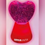 Lampada a cuore accesa con luce rossa